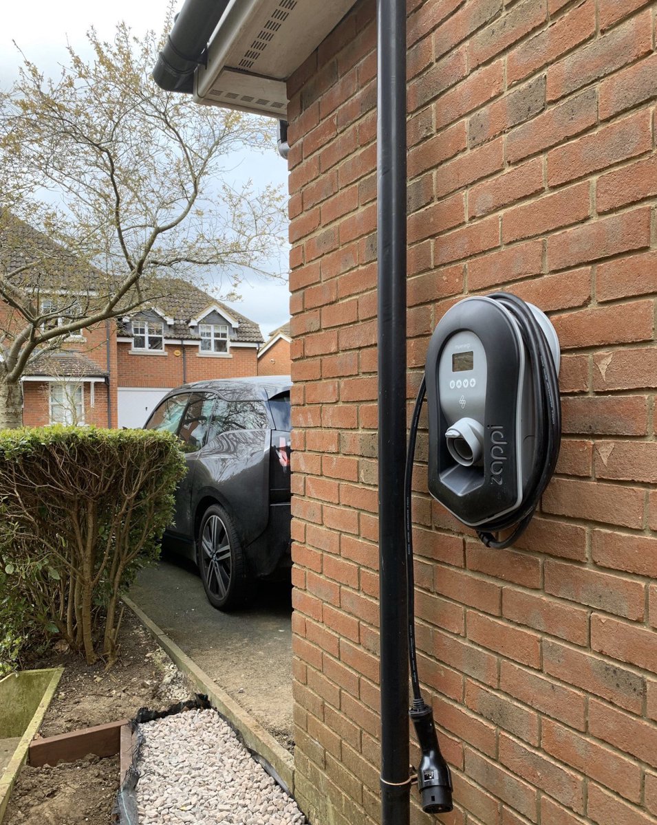 Rare sighting of a recent <a href="/myenergi/">Nawang widhya</a> Zappi #evchargerinstall in #aylesbury ☀️ #bmwi3 #bmwowners #electriccar #happizappi