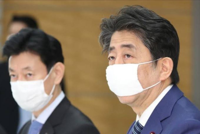 首相 マスク 小さい 安倍