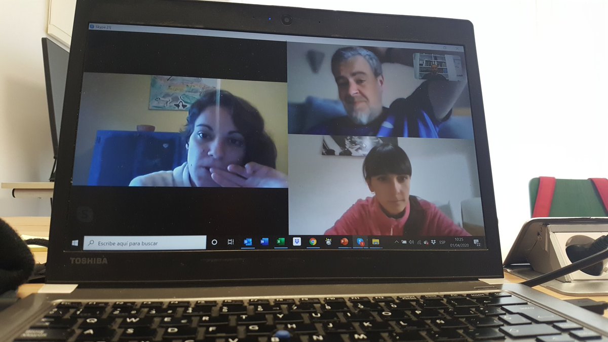 q_llet's tweet photo. Seguim confinats! Però no parem de treballar. Fent molta formació interna a l'equip, posant al dia les nostres eines de treball, llegint i escrivint articles, desenvolupant noves idees,...esperant a que passi la tempesta i poguem tornar a anar a les granges. Cuideu-vos molt!! https://t.co/3dAX8TU0C8