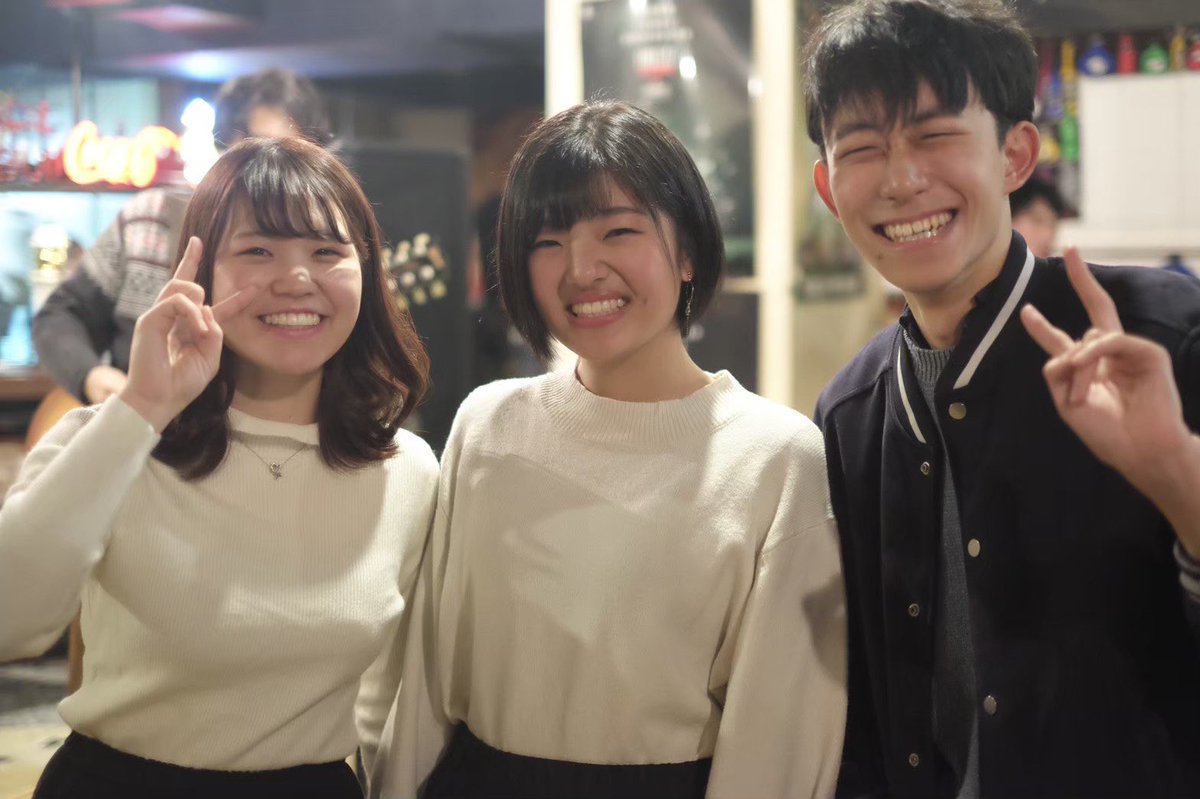 【rN部員紹介No9】
神吉高志（政策二回）✨　担当はギターです！彼のチャームポイントは何と言っても笑顔！！
部内発表会（anniversaryLive）ではまさかのフリートークで盛り上げてくれました😂（次回も期待）
誕生日はダンディー坂野と同じだそうです😌
#春から同志社　#同志社サークル