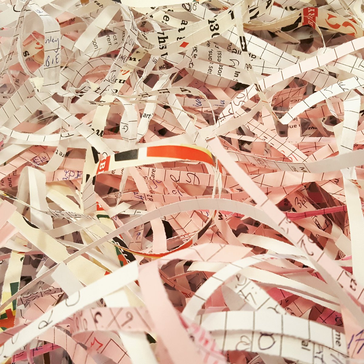 e17toylibrary's tweet photo. #ShreddedPaper is #Fun to #Play with. If you have paperwork you need to get rid of safely, do it! No need for a shredder, just cut into strips. Fill a bucket, bowl, box or tray, then hide toys for your #Under5s to discover.
#ToyLibraryAtHome #SustainablePlay #MessyPlay https://t.co/5bBeBfIJtO