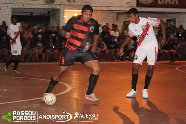 Pauligol09's tweet photo. Se não antecipar não tira mais a menina do meu pé viu marcadores ⚽️👑🙅‍♂️🙏

A saudade ainda vai me matar 🎵⚽️

#QUARENTENA  #OSDDS #VOLTALOGOFUTEBOL https://t.co/v3aLAS7r8u