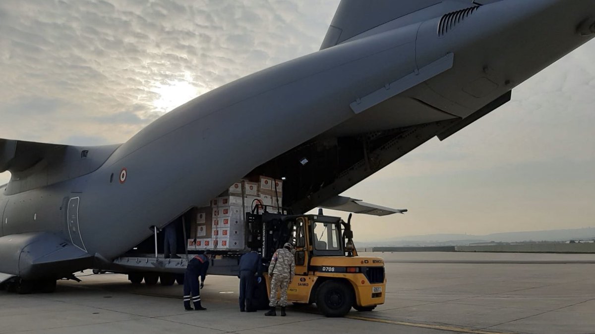 jensstoltenberg's tweet photo. #NATO solidarity in action: Turkey 🇹🇷 sending a cargo plane with medical supplies to Italy 🇮🇹 &amp; Spain 🇪🇸 today to support our joint fight against #COVID19. Proud to see NATO Allies supporting each other through our disaster relief center. #StrongerTogether https://t.co/9f8gvHvVzs