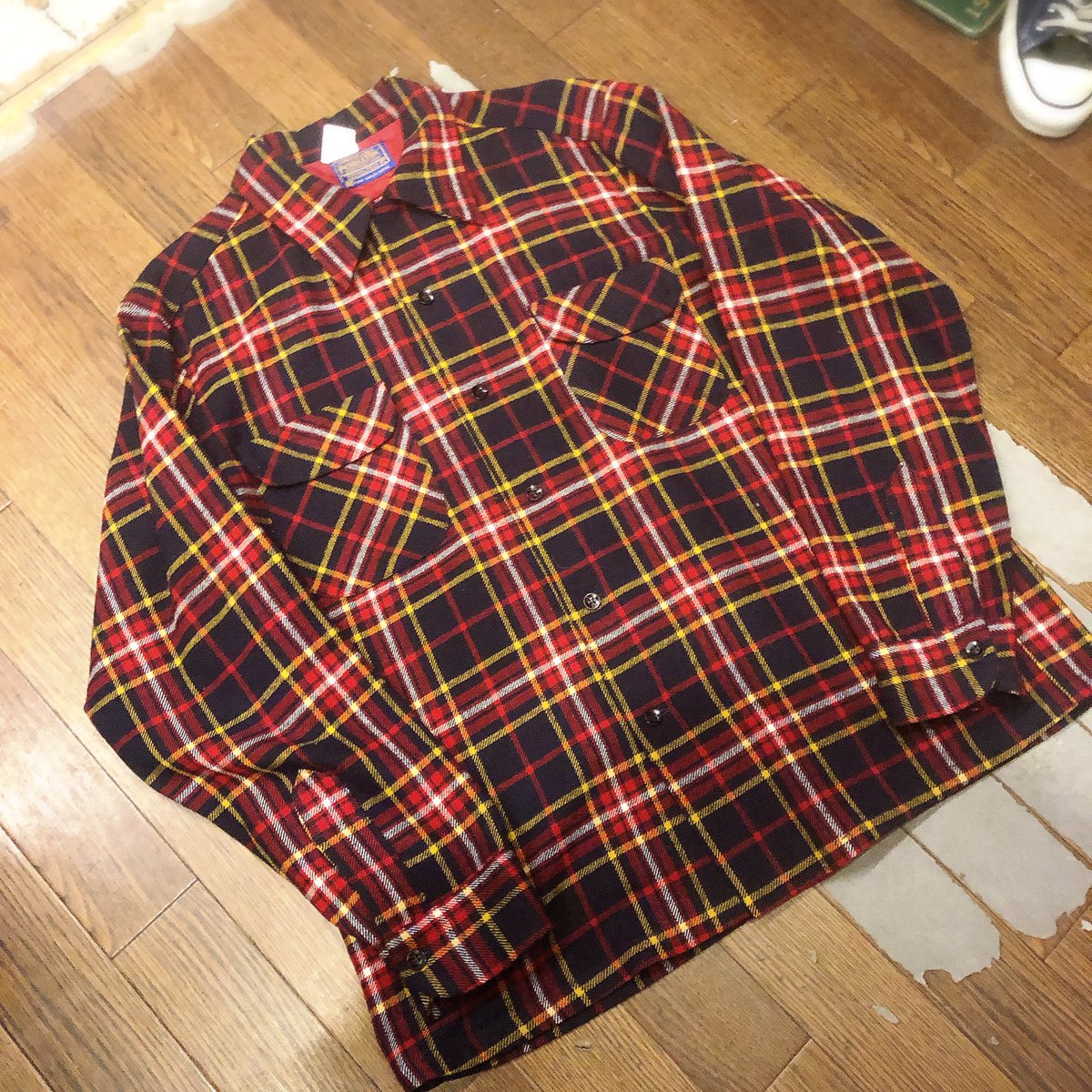 SPiKe_SPiCe's tweet photo. 60s PENDLETON

配色イイ
状態イイ
赤なのに何故か使いやすい
size L

完璧ではないでしょうか。

#SPiKe https://t.co/2xWuQgOsq7