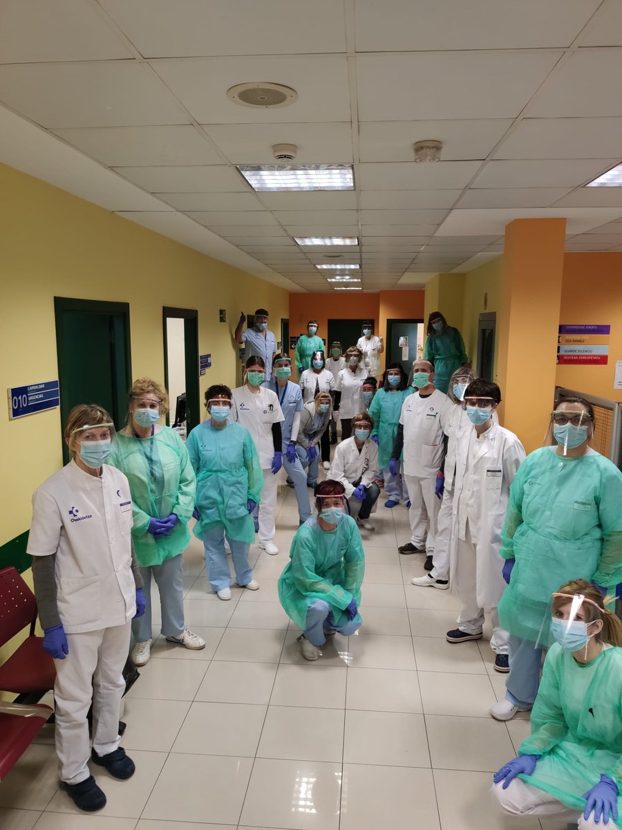 koldoartola's tweet photo. Como nos sube la moral cuando los sanitarios nos envían fotos con las viseras y las utilizan para combatir al virus.
El que hacemos es un trabajo en equipo #Domotek -@TolosaldeaLH - IES Oianguren BHI y @hernanilhii 
Mila esker guztiei
#ThisIsTheWay #MayTheForceBeWithYou https://t.co/4AVvgxIVeP