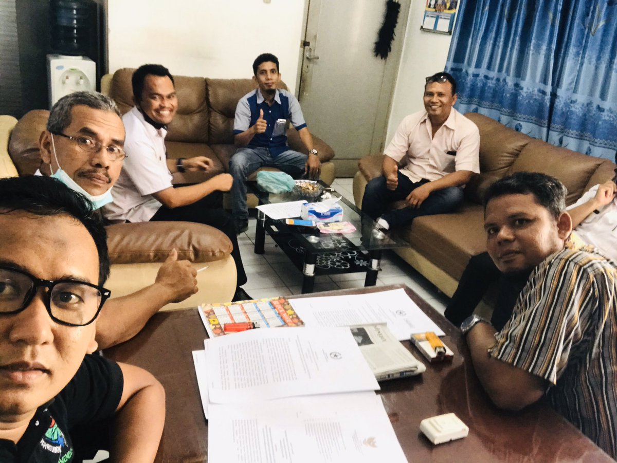 Rapat terbatas Tenaga Ahli dan DPMD kab.labuhanbatu membahas PERPU No.1 Tahun 2020 dan penangan pencegahan covid-19.
#RelawanDesaLawanCovid19 <a href="/halimiskandarnu/">ABDUL HALIM ISKANDAR</a> <a href="/anwsanusi/">Anwar Sanusi</a> @fachrilabalado <a href="/taufikmadjid71/">IG : taufik.madjid</a> <a href="/TPPISUMUT/">TPP SUMUT</a>