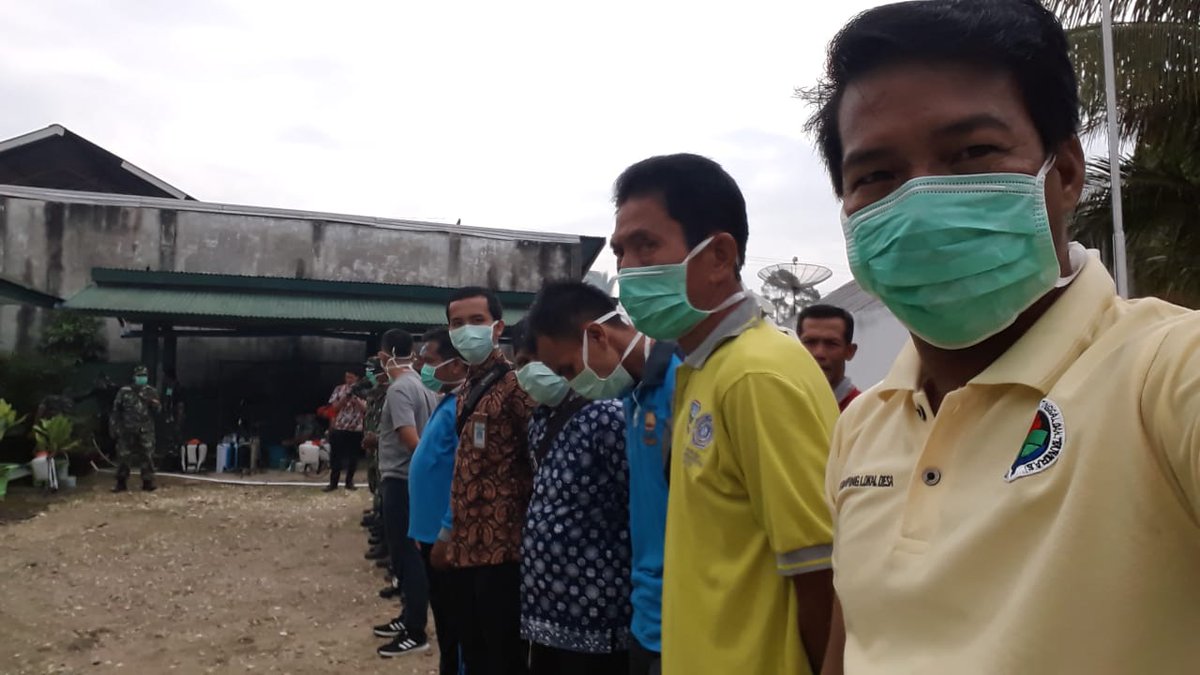 eMArifuddinP3MD's tweet photo. Desa-desa di Kab. Sarolangun me#LawanCorona dengan langkah kongkrit bersama #TPPISarolangun Jambi.
#IkhtiarDuluBaruDoa
#PendampingDesaMelawanCorona
@halimiskandarnu @anwsanusi @malik_haramain @ImamSyukri @taufikmadjid71 @fachrilabalado https://t.co/3fidqOC455