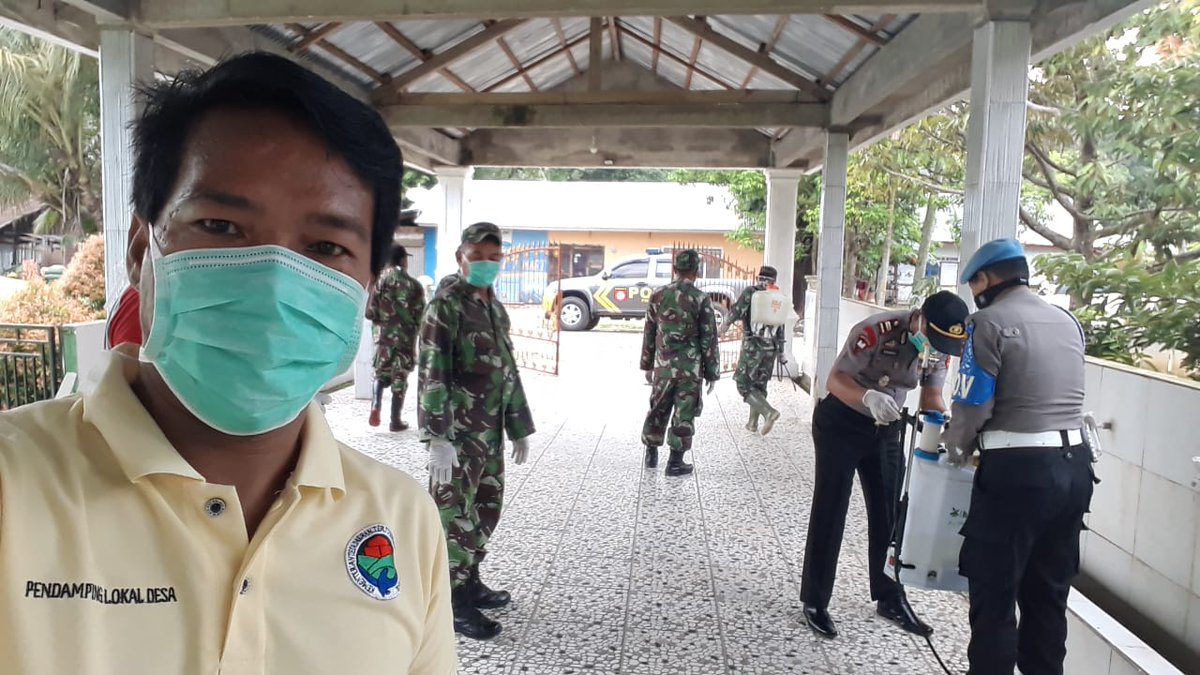 eMArifuddinP3MD's tweet photo. Desa-desa di Kab. Sarolangun me#LawanCorona dengan langkah kongkrit bersama #TPPISarolangun Jambi.
#IkhtiarDuluBaruDoa
#PendampingDesaMelawanCorona
@halimiskandarnu @anwsanusi @malik_haramain @ImamSyukri @taufikmadjid71 @fachrilabalado https://t.co/3fidqOC455