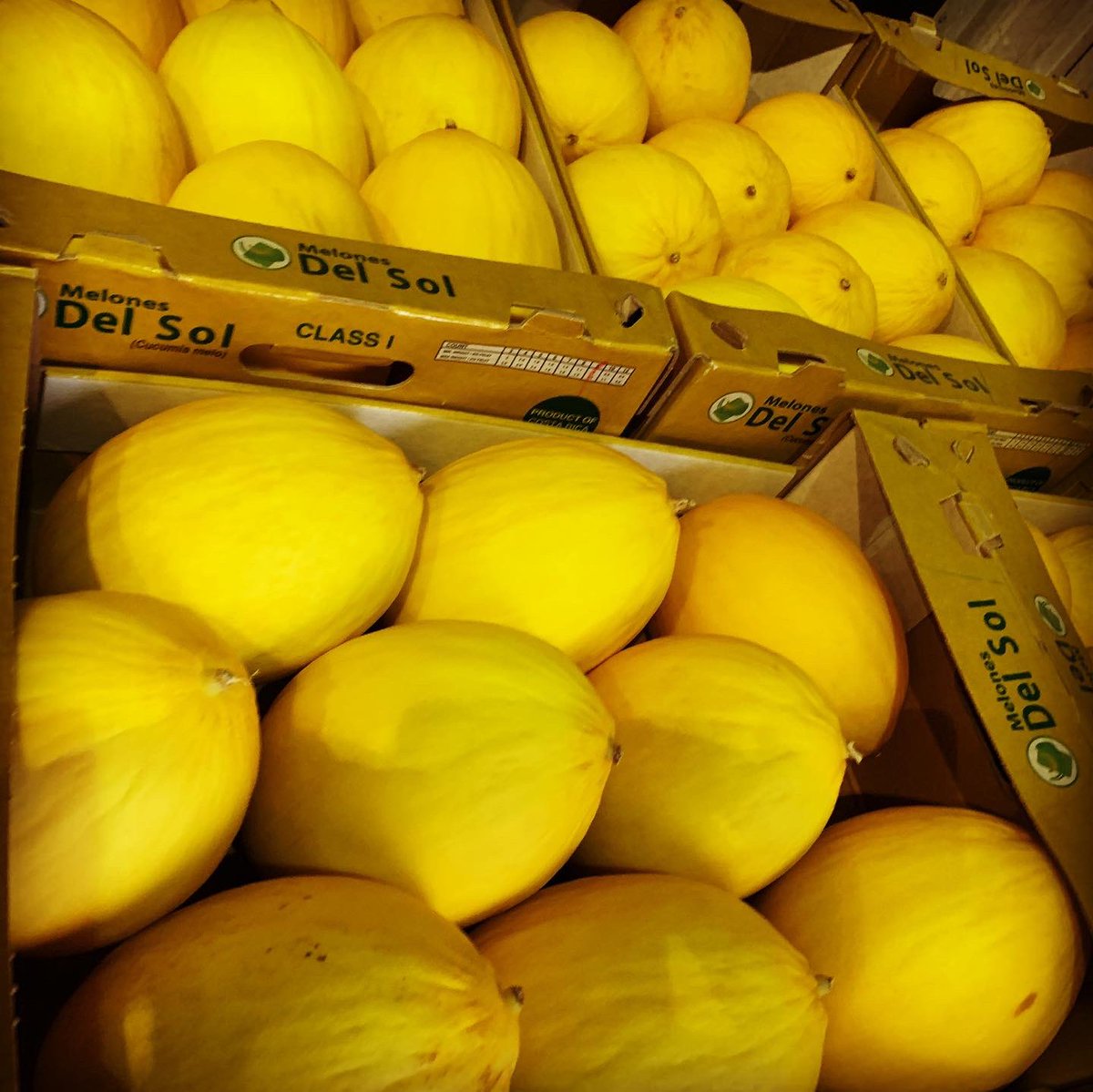 DJPERKSandSONS's tweet photo. Our crew continue to keep the food supplies coming into the county and then rapidly out to restock your local shops daily... give them a Twitter cheer 👏🏻 #shoplocal #lovelocal #freshproduce #djperksdelivers https://t.co/Bxuja3a2UL