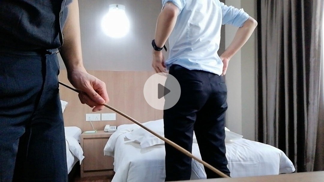 calm_sp's tweet photo. 愚人節特備節目👋

#打屁股 #男男 #西裝控
#spanking https://t.co/B7dtMXsXhj