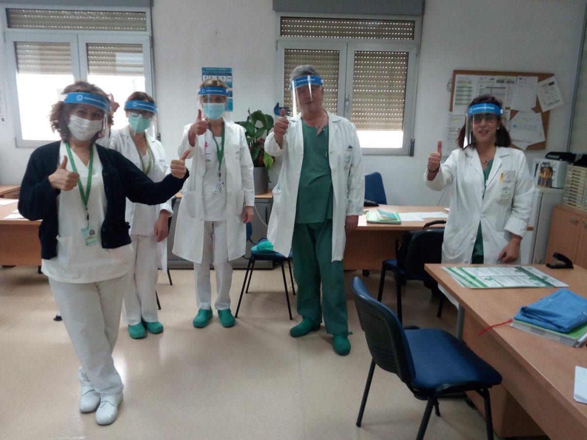 RotulosStudio's tweet image. Ante una situacion como la que estamos viviendo , lo primero que se nos pasa por la cabezar es que no podemos hacer nada. Nosotros no pensamos igual.. hemos parado produccion y estamos fabricando pantallas proteccion facial para sanirarios.#LoVamosAConseguir