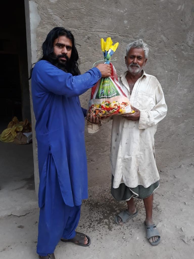 SRSO_Official's tweet photo. Local Support Organisation Maseeha of UC Mahota in Taluka Ratodero and Dist. Larkana collected donations from local philanthropist (amount PKR 46000) and distributed ration bags among marganalized households of uc Mahota.
#SRSO #successprogram #CoronaVirusPakistan #Larkana https://t.co/tsth4FHYvs