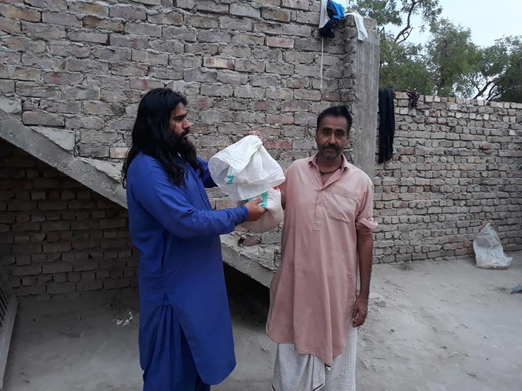 SRSO_Official's tweet photo. Local Support Organisation Maseeha of UC Mahota in Taluka Ratodero and Dist. Larkana collected donations from local philanthropist (amount PKR 46000) and distributed ration bags among marganalized households of uc Mahota.
#SRSO #successprogram #CoronaVirusPakistan #Larkana https://t.co/tsth4FHYvs