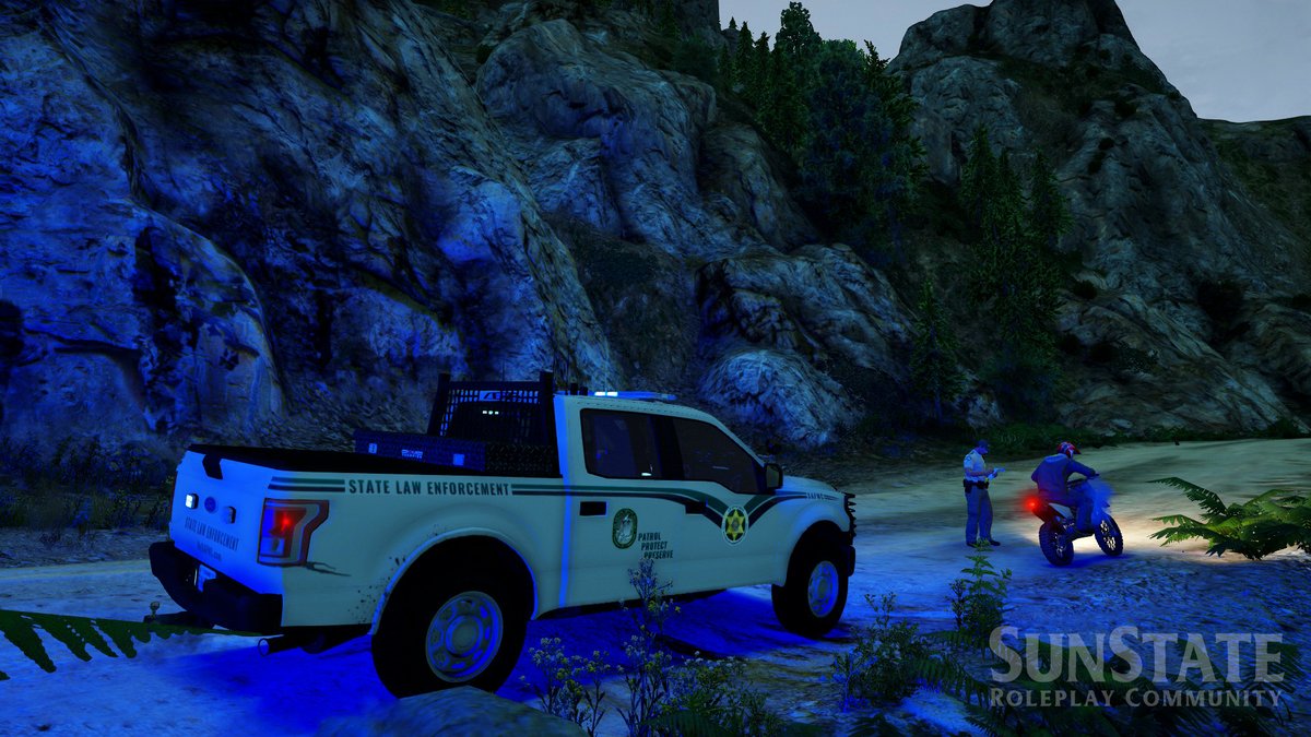 SunStateRP_'s tweet photo. San Andreas Fish and Wildlife Officer, D. Thompson stopped a dirtbike after the individual operating it jumped over the SAFWC truck this evening. | #SRP #GTAV #GTARP #FiveM https://t.co/mlE2F5FBGf