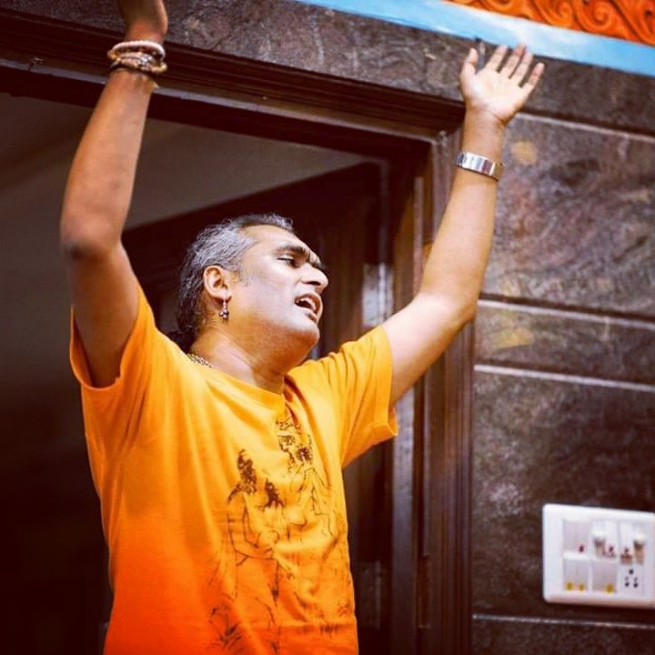 BhaktiMargaESP's tweet photo. #91 
El Satguru es incomprensible, y no hay nada inusual en eso. Así es como el Satguru nos lleva a nuestro propio centro, señalando la presencia del Gurú interno.
- Paramahamsa Vishwananda (del libro Guru - serie #Guruvakya) https://t.co/foCafjVgys