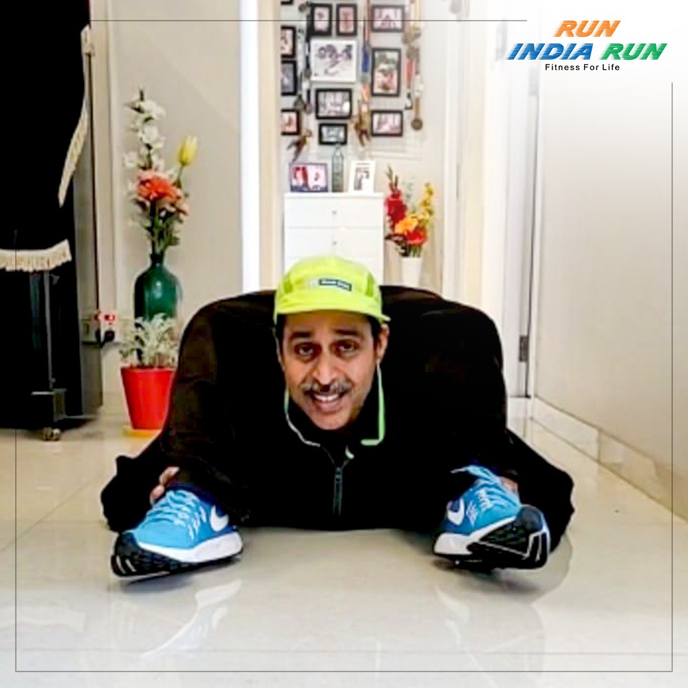 RunwithRIR's tweet photo. Flexibility improved within 10 days!

Our chief coach Samson Sequeira utilised the lockdown to improve his flexibility.

Step by step tutorial coming out shortly.

#RIRNeverStops #WorkoutFromHome #RunIndiaRun #MakingIndiaRun https://t.co/v40wnxoGiV