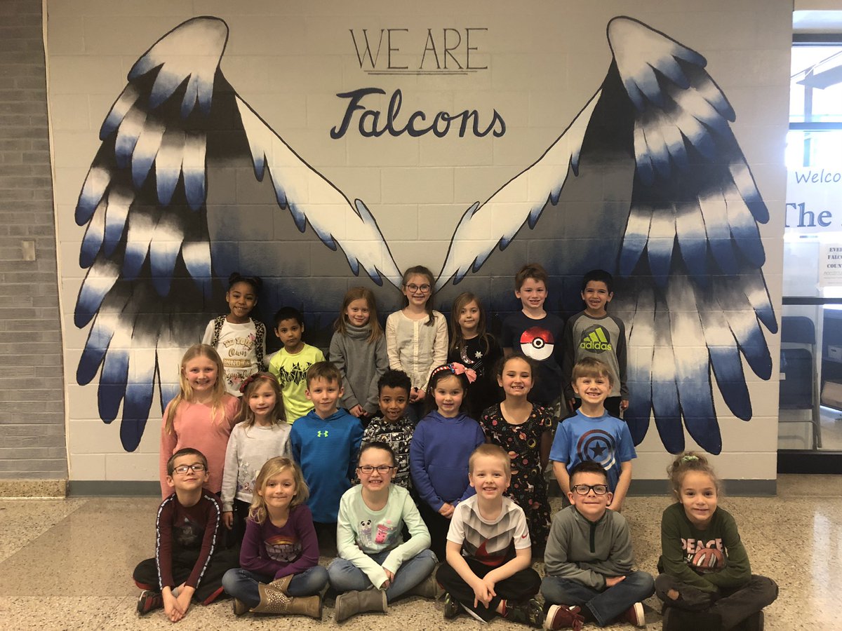 CarlyHigh2's tweet photo. #commUNITY #firstgraderocks #missingthosesmiles https://t.co/5q5Y6XqznE