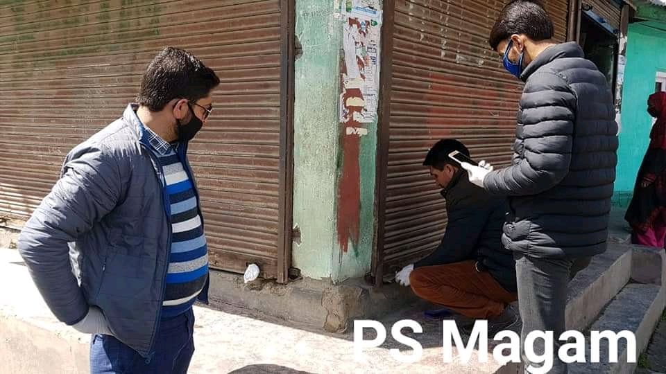 wakashmir's tweet photo. Good Job..
Today Police Station Magam under the supervision of Tehsildar Beerwah has sealed one Shop At #Aripanthan for selling #essential_commodities on higher #rates. General Public hailed the quick action by Police Magam.
@BudgamPolice @DC_Budgam https://t.co/dwYOykwBwf