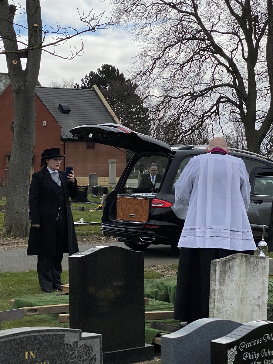 dannylaughton's tweet photo. During all these uncertain times it’s lovely to see funeral director @Leisha_Lou live streaming funerals for a family who couldn’t attend the funeral @CoopFuneralcare #ItsWhatWeDo https://t.co/e7aIGDR6y7