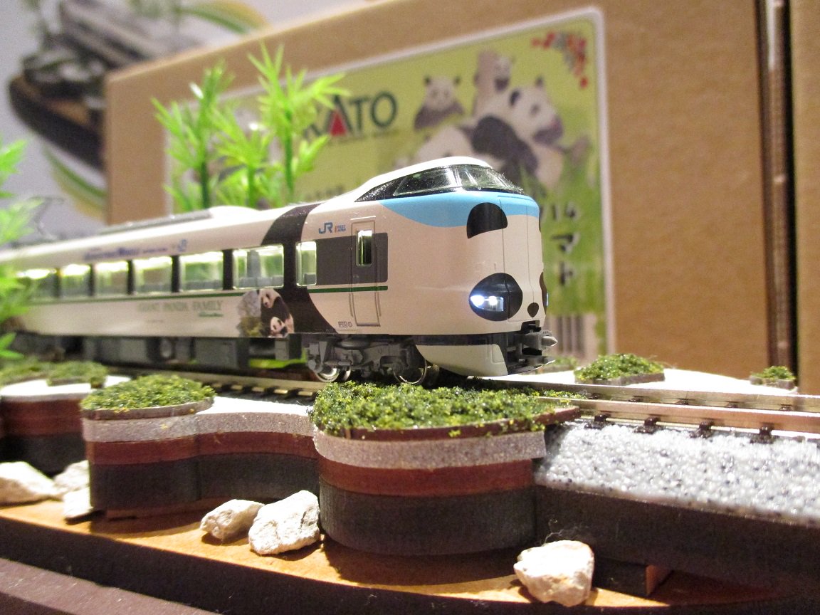 パンダくろしお】パンダジオラマの線路に載せるのに好適な先頭車単品