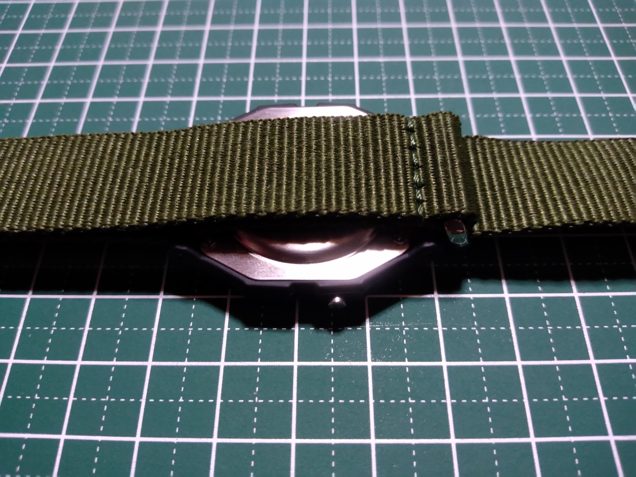 バッド1107 On Twitter Casio F 94wa 9jf Natoベルト交換詳細 F91ではイマイチだったので追加購入 予想通りカッコ良かった O あとnatoベルトは仕様上どうしても分厚くなるのでストロングポイントの薄さが損なわれる 軽い 安い 薄いがカシオ最強だと思ってるので