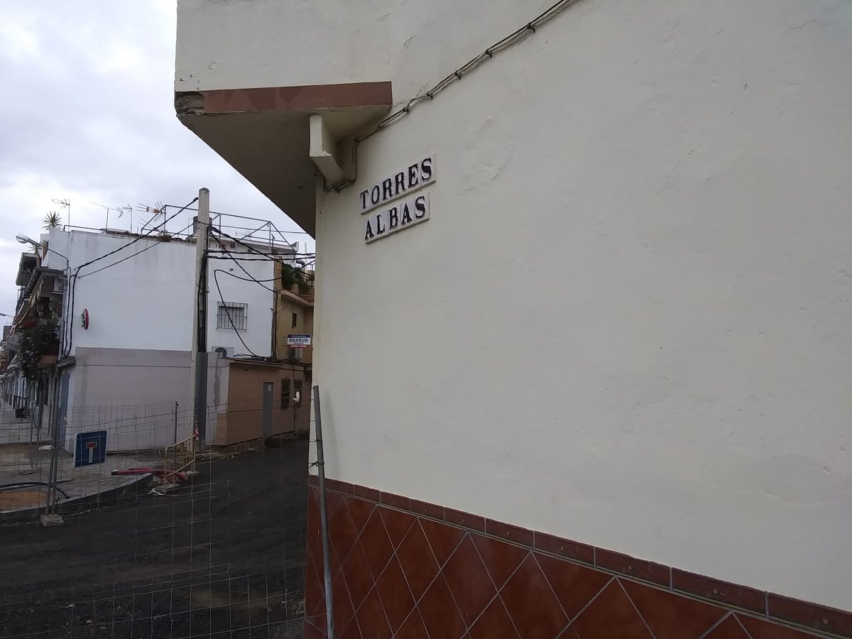 DonPotatoe's tweet photo. @EmergenciasSev Buenos días, creía que la construcción no era de primera necesidad. ¿Aquí no importa el Estado de Alarma? https://t.co/zTLNORpvw6
