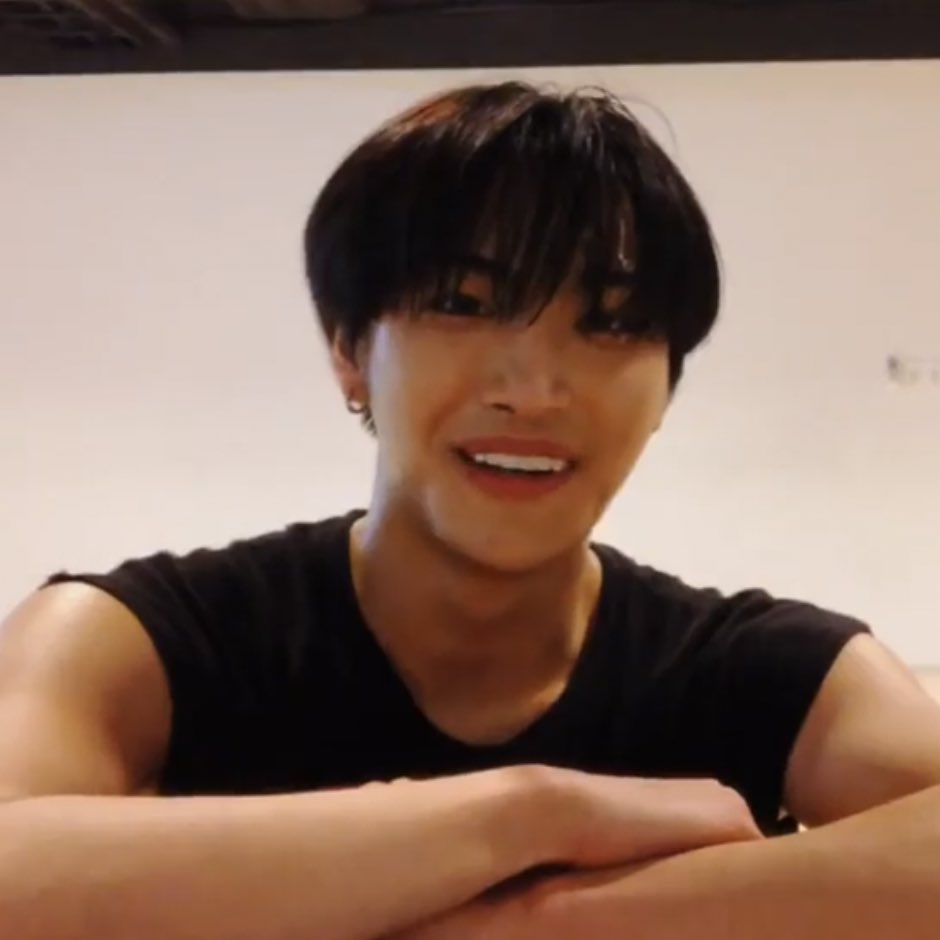 ⌗  :: day 91.seonghwa! my love! my universe! thank you so much for joining san’s live! you really made my night; you have no idea just how happy you’ve made me. i’ll be going to bed happily tonight. i hope you drank water afterwards. okay bye! i love you so so so much! ❤︎