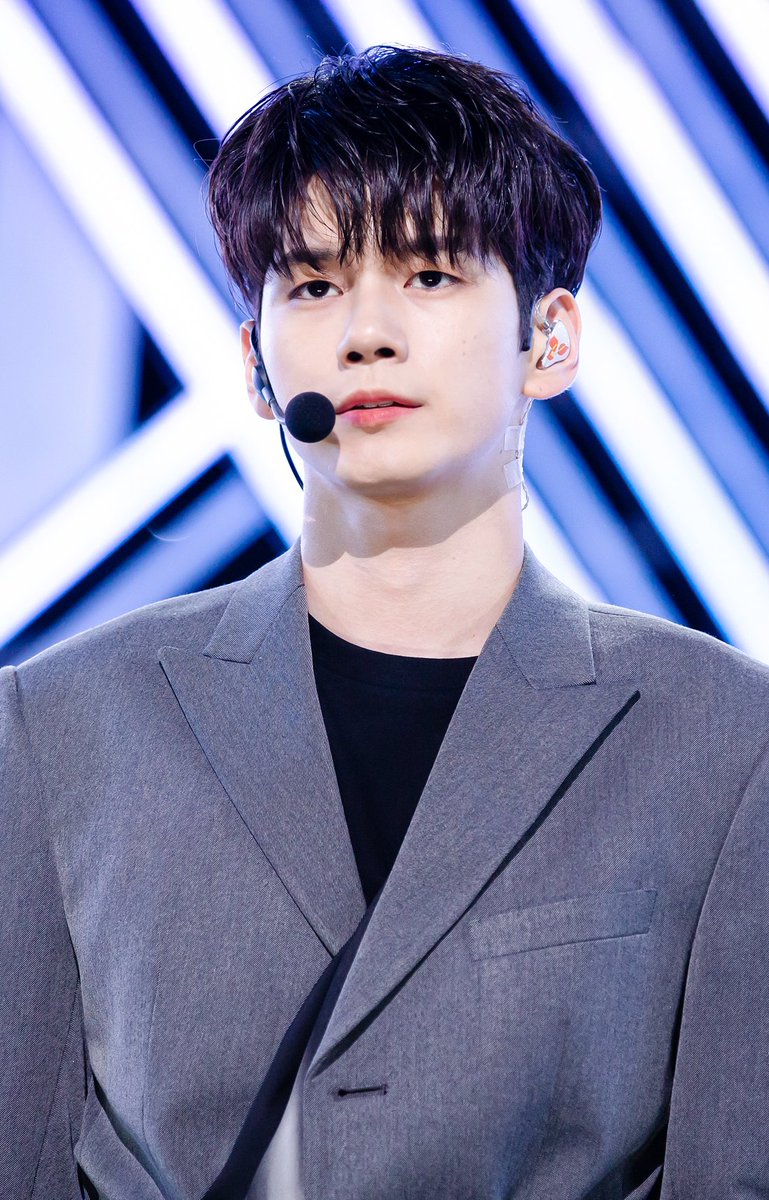 옹성우 갤러리 tweet media