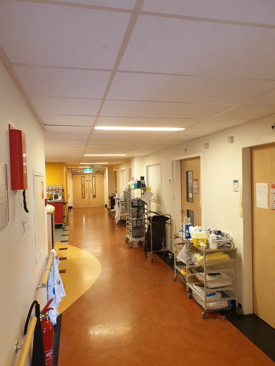 BakkumErica's tweet photo. Vandaag op de IC, onder de indruk van de organisatie, het harde werken, de rust en professionaliteit. Het werken in totale isolatie....En mogen zien dat de eerste patiënt uit Brabant van de IC naar de afdeling ging!#respect ALLE medewerkers van de IC! https://t.co/CtMPd56R2T