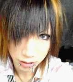 てりてんぬる Auf Twitter トレンドに垢抜けた ってやつあって 昔の画像漁ってたけど Iphoneにめちゃ古いの無かった でも最初の04年くらいだから16年前か 眉毛細 触覚 そして前髪短いな