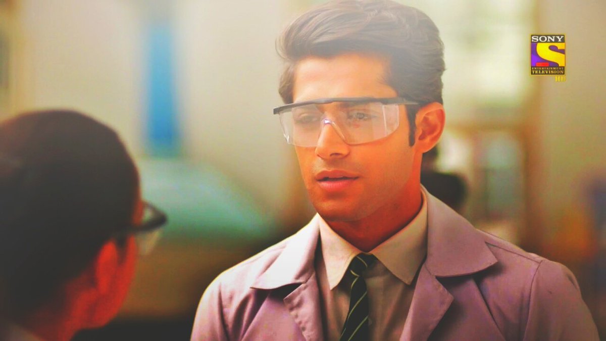 iSaimaax's tweet photo. Suman - procedure pe dhiyan do
Shravan - 👀💘👸😍

#EkDujeKeVaaste2 https://t.co/YN4FVJtIUc