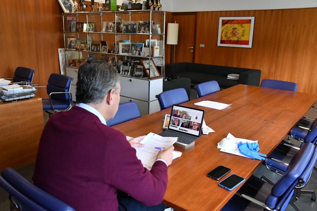 Hoy hemos celebrado por videoconferencia una importante Junta de Gobierno del Ayuntamiento de #Tomares. Hemos aprobado el pago de más de 600.000 euros a proveedores con el objetivo de agilizar el pago a las PYMES. Tomares no se puede parar, tampoco nuestras PYMES.