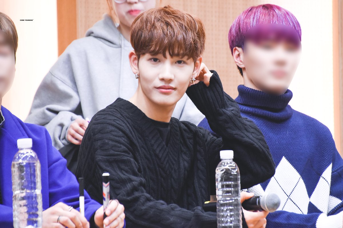 CODE_950414's tweet photo. 180225 영등포 팬싸

#원포유 #비에스 #이영수 #영수 #14U #BS #ワンフォーユー #ヨンス #ビエス https://t.co/aBJ2zQEA1J