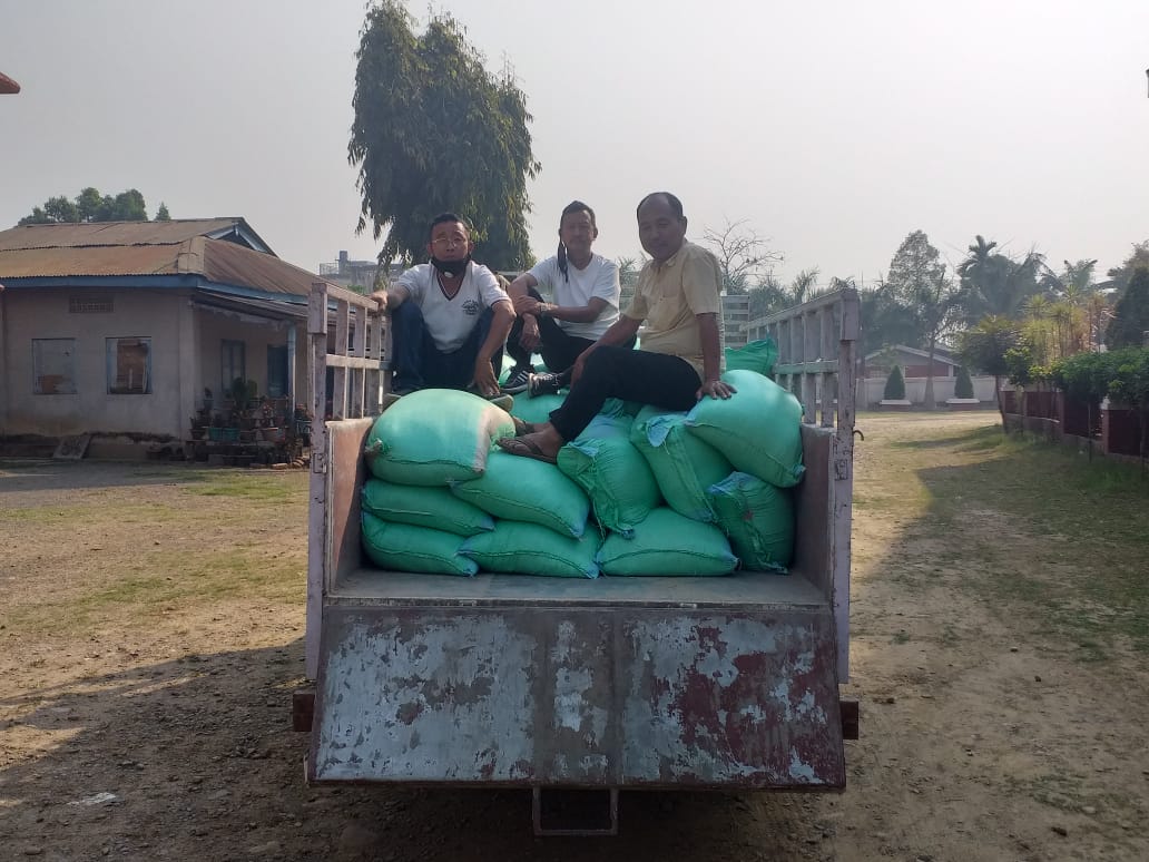gkzhimomi's tweet photo. My sincere gratitude to Pastor & Deacons of Unity Village Sumi Baptist Church for distributing essential food items to over 40 families in my neighborhood.
This Samaritan work will help needy families to sustain during lockdown period.
#COVID19
#StayHomeStaySafe https://t.co/4yrnjGCfw1