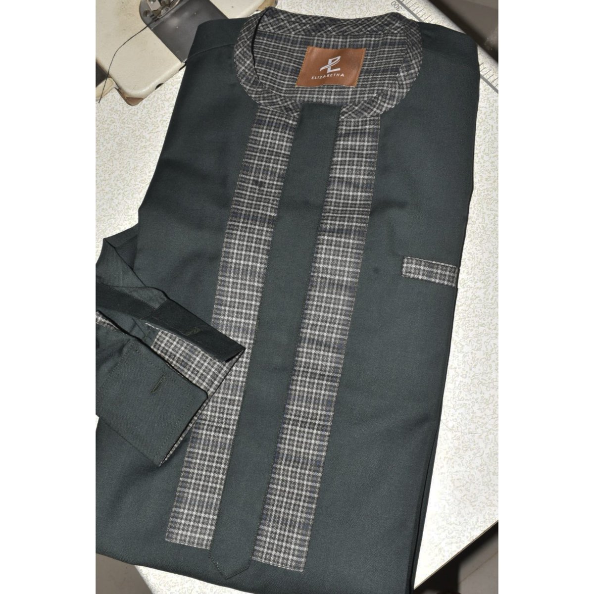 elizabethabrand's tweet photo. There will be better days !!!
#Elizabetha #meninnaija #africanwear #agbada #asoebimen #kaftan #mensweardaily #mentraditionalwear #africanfashion https://t.co/RdZJDMVkuX