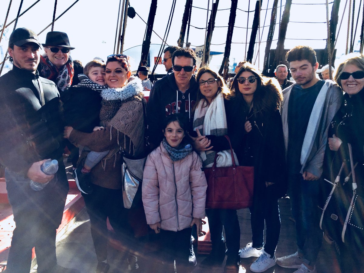 danysaada1's tweet photo. @LHERMIONE_SHIP Souvenir, souvenir ! 3 générations sur l'Hermione le 1er Avril à Sète !! et quel monde !!!!!!!♥️ https://t.co/HS1he6V6uH