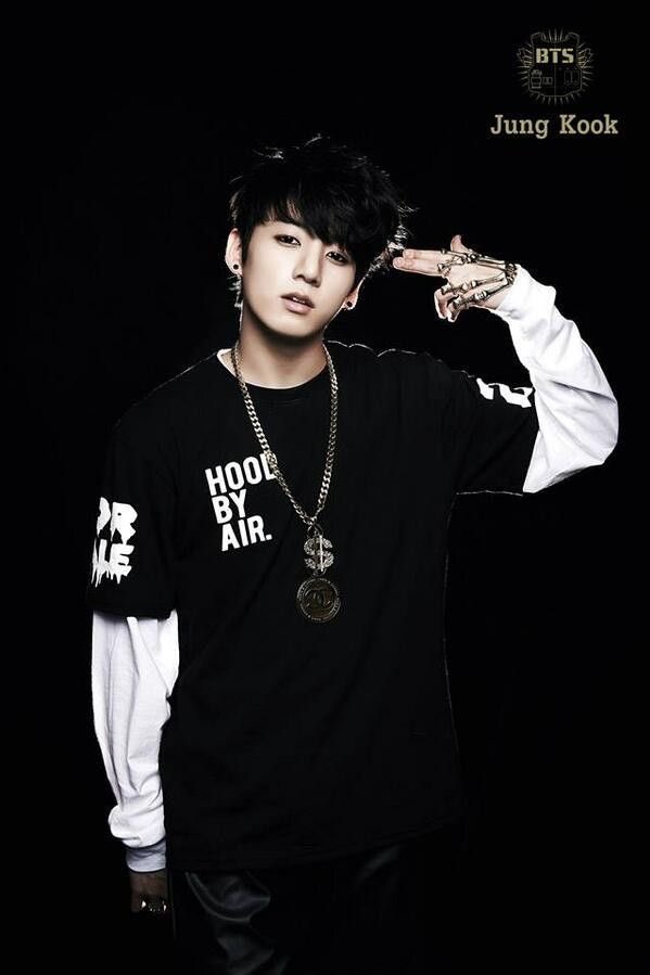 shana17jk's tweet photo. Who is this member? I think he is my bias~ He just looks so cute and hot at the same time!😍🖤
#2013TillForeverWithBTS
#NoMoreDreamIsComing
#NoMoreDreamIsHere
#DEBUTBTS
#7Cool4Skool
#DebutWithBTS
#2Cool4SkoolOutNow
#NoMoreDreamOutNow
#BTSROTY
#BackTo2013
#방탄소년단진 https://t.co/7S9KmuRDZV
