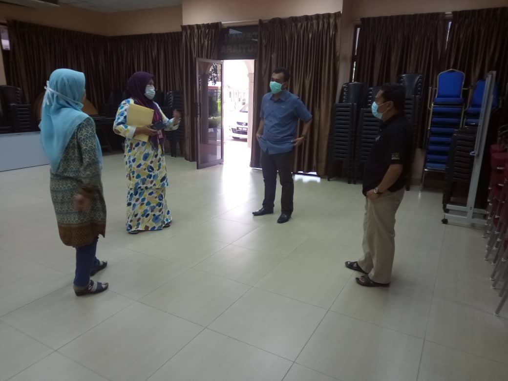 sptengah's tweet photo. Lawatan bersama Ket. Pen. Peg. Daerah SPT, Peg. Kebajikan Masyarakat Daerah SPT di Dewan Mutiara, JKR SPT yang telah dicadangkan sebagai Pusat Pengumpulan dan Pengedaran sumbangan bantuan kepada kumpulan sasar di kawasan sekitar daerah Seberang Perai Tengah. https://t.co/Am9giUJlg8