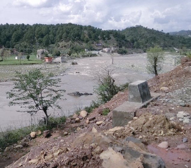 sadam_ync's tweet photo. My humble request to @dmrajouri @khabir123 @diprjk that the stranded labours in panchayat #Androlla river side,(opposite to underconstructed #kallarbridge) dont have Rashan and other essential items to survive. Plz kindly provide these essential commodities to them.#COVID2019 https://t.co/MJAxNDKCNG