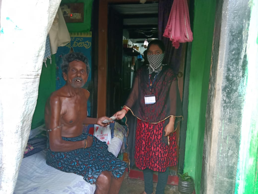 umasudhir's tweet photo. Fantastic feat by #AndhraPradesh govt who managed to door-deliver pensions from Rs 2500 to Rs 10k to 58 lakh beneficiaries who comprise most vulnerable sections; this happened using #Army of #VillageVolunteers #Covid19Warriors also used to track covid +ves @ndtv @AndhraPradeshCM https://t.co/UzHQ7zqWjK