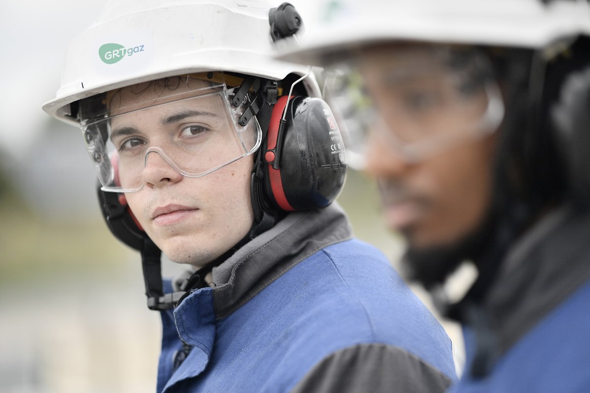 natrangroupe's tweet photo. Face à cette #crise exceptionnelle, des femmes et des hommes sont pleinement engagés pour assurer la permanence du #servicepublic. 
Nous sommes fiers de nos équipes mobilisées au quotidien pour assurer la continuité d’alimentation en #gaz du pays et de tous les #français. https://t.co/xzaiOI29Ll