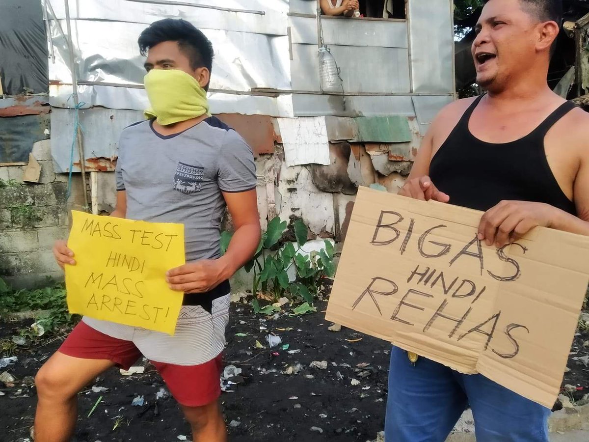 kadamayph's tweet photo. AYUDANG PAGKAIN AT 8K, IBIGAY NA!

Kasalukuyang nananawagang palayain ang 21 inarestong residente ng San Roque kasabay ang pag-giit sa ayudang dapat matagal nang ibinigay ng gubyerno.

#ReliefNowPH
#StandWithThePoor https://t.co/tpeGmk0Ias