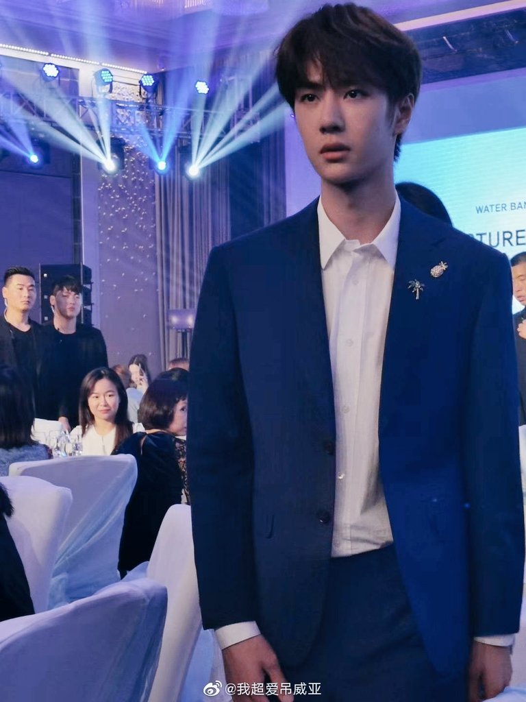 DaisyForYibo's tweet photo. หล่อมากกกก หล่อแบบเราไปงานเลี้ยงแล้วเจอผู้หล่อมาก เลยหยิบมือถือมาถ่ายอ่ะ รีแอคธรรชาติเลยอ่ะ ดูรวยเป็นธรรมชาติมากๆๆ https://t.co/GgwkJxQ5PD