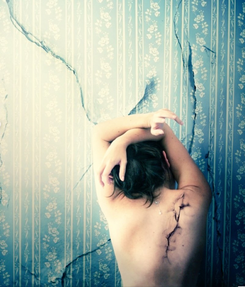 Bıçak yarasından daha derin olur,
ağzını bilemişin, dilinden dökülen her söz.. 

İz'i.