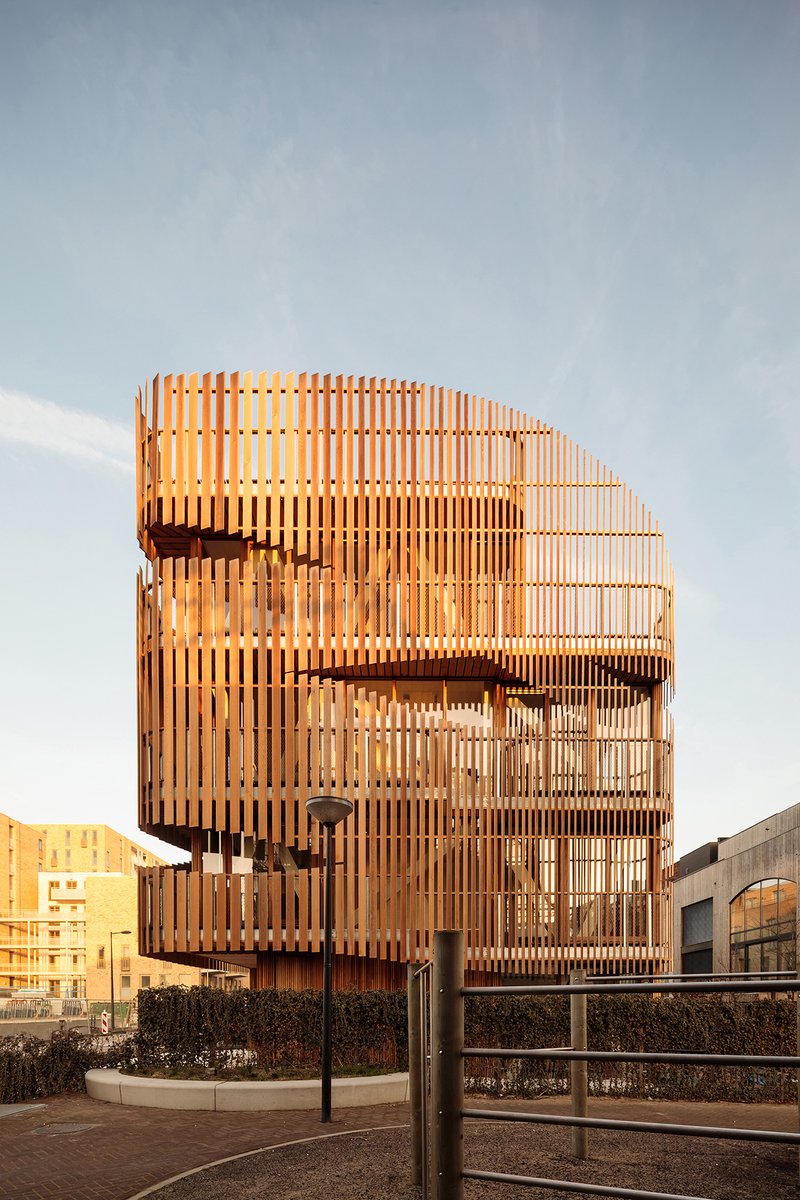 MOOI_NH's tweet photo. Inzending voor de Arie Keppler Prijs 2020: FREEBOOTER | BIOPHILIC HOUSE. "Freebooter [is een] antwoord op de opdracht om te ontwerpen met continu het welzijn van de eindgebruiker in gedachten." https://t.co/i8SsHSY3W2 #arie2020 @AmsterdamNL #GGLoop https://t.co/DgsXvqDYGV