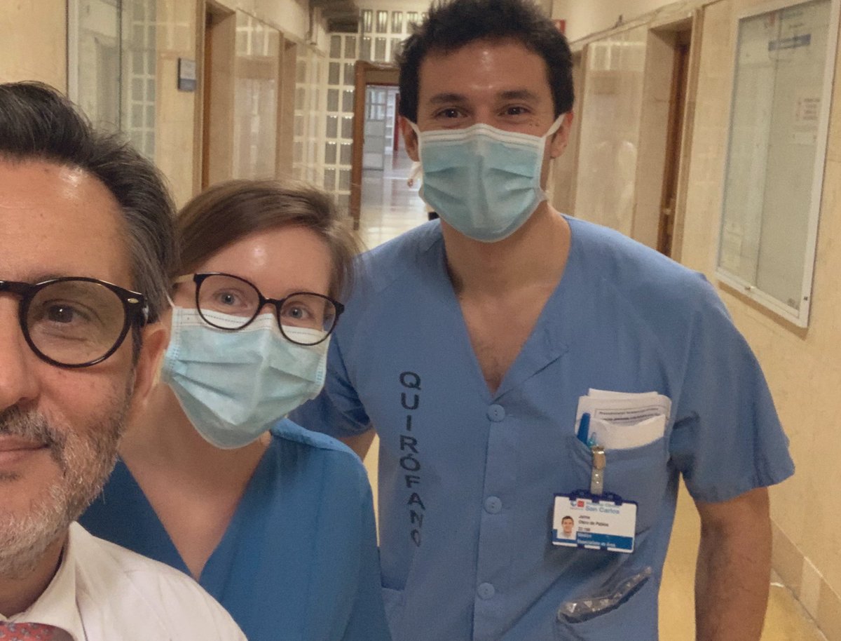 Surgeons against #coronavirus @jana_dziakova and @jaime_otero #stopthevirus #stayathome #somostodos #somossermas #somosclinico