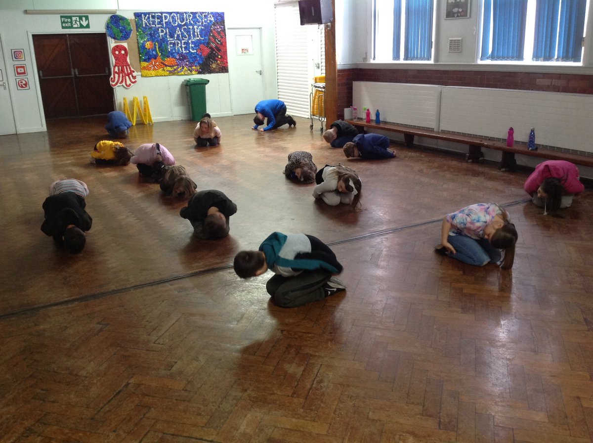 HForestschools's tweet photo. @HPSDerbyshire had fun yesterday with their morning workout joining in with Minecraft Cosmic yoga #Childpose #Boatpose #Spiderpose #MorningWorkout https://t.co/8v4tBctnHl
