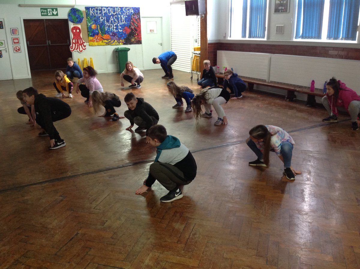 HForestschools's tweet photo. @HPSDerbyshire had fun yesterday with their morning workout joining in with Minecraft Cosmic yoga #Childpose #Boatpose #Spiderpose #MorningWorkout https://t.co/8v4tBctnHl