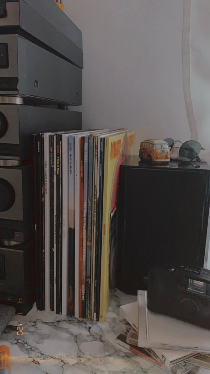 whitekweeen's tweet photo. Vinyl collection so far. This is my happy place 👑. https://t.co/MVCRWZty4Z