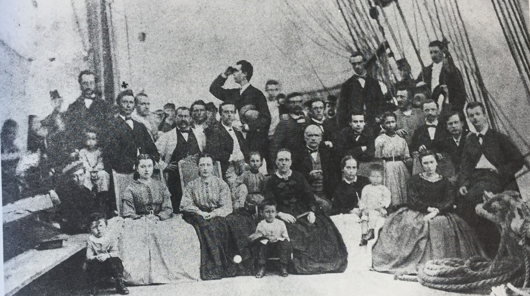 EcoClipper's tweet photo. A rare picture of passengers on board Dutch ship #Kosmopoliet 19th century - Captain marked with a cross and white jacket is the shipsdoctor.
.
https://t.co/XYRcDdcwLF
.
#sailcargo #travel #slowtravel #trainbrag #Sustainable https://t.co/uIPAuLbIAX
